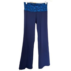 Lululemon Athletica Groove Flare pants size 6 regular